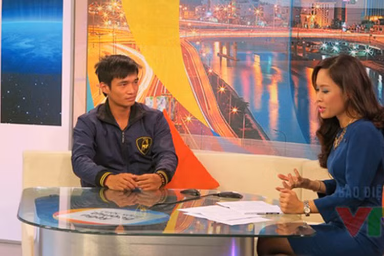 Hinh anh Le Roi dan than vao showbiz Viet truoc khi lam cong nhan