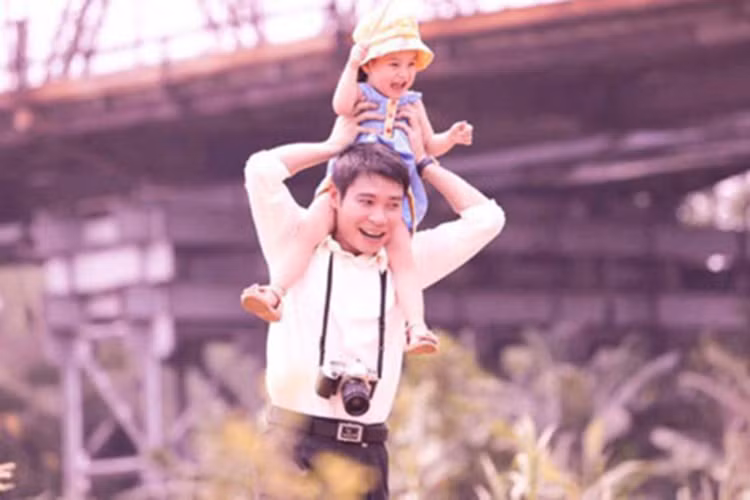 Hình ảnh hiếm hoi hồi nhỏ của Thục Anh bên người bố nổi tiếng. Ảnh: Khám phá