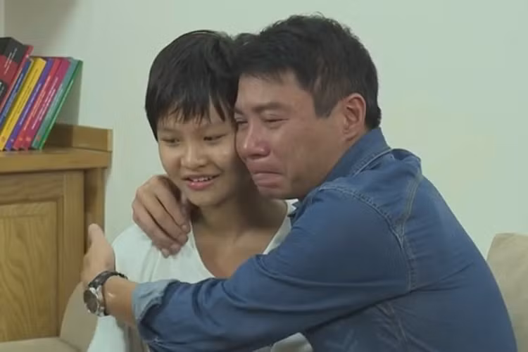 Cô nhóc không quên nhắn nhủ bố uống ít rượu, giữ sức khỏe và dành nhiều thời gian cho các con. Ảnh: Thế giới điện ảnh