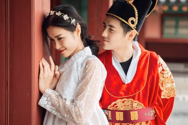 Cùng chia sẻ niềm vui, hạnh phúc, cùng trải qua khó khăn thử thách, "cặp đôi vàng" của showbiz khiến khán giả không khỏi mong đợi một cái kết viên mãn.