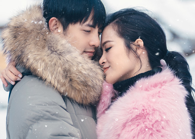 Năm 2017, Đông Nhi vinh dự trở thành đại diện của Việt Nam tham dự Asia Song Festival 2017 tại Busan, Hàn Quốc. Ở dấu mốc quan trọng của sự nghiệp, Ông Cao Thắng tiếp tục là người bạn đồng hành, đồng thời là hậu phương vững chắc cho bạn gái tỏa sáng trên sân khấu quốc tế.