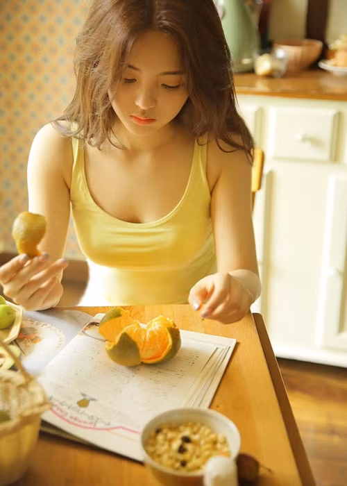 Dương Siêu Việt sở hữu nhan sắc như tiên nữ với đôi mắt to, làn da trắng không tỳ vết, vóc dáng mảnh mai.