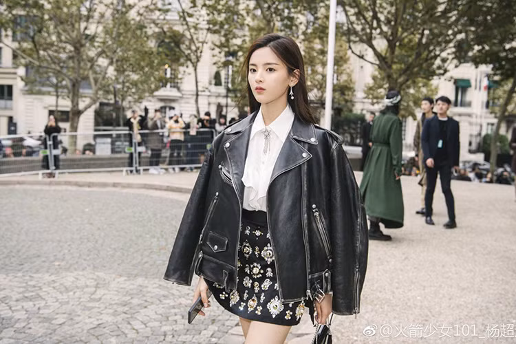 Dương Siêu Việt đang được o bế nhất làng giải trí xứ Trung khi càng bị chê, cô lại càng gây chú ý.