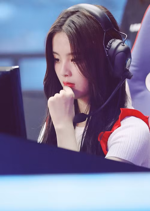 Kém tài nhưng vẫn nổi như cồn, Dương Siêu Việt được coi là một hiện tượng đặc biệt của showbiz Hoa ngữ.