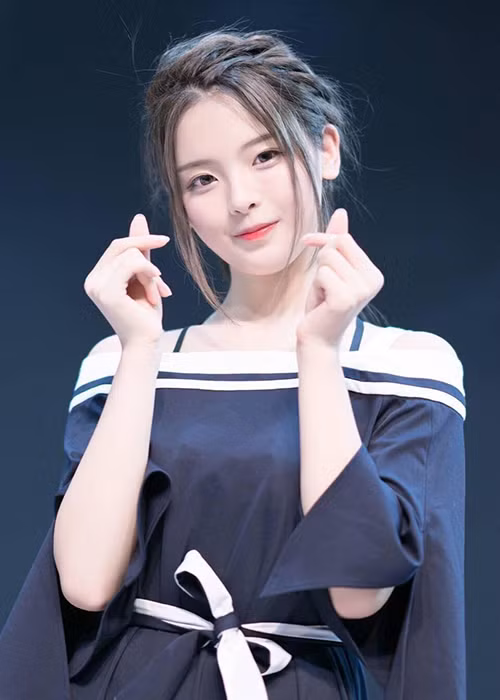 Kết thúc chương trình "Sáng tạo 101", cô trở thành thành viên nhóm Hỏa Tiễn Thiếu Nữ.