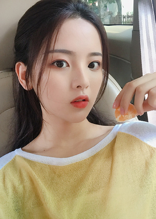 Dương Siêu Việt đã vượt mặt Địch Lệ Nhiệt Ba, Cổ Lực Na Trát trong bảng xếp hạng Top 100 Gương mặt đẹp nhất Trung Quốc 2018.