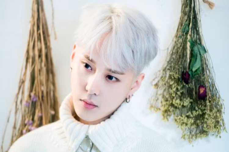 Yong Jun Hyung (nhóm Highlight) vướng nghi vấn là ca sĩ họ Yong trong nhóm chat. Lập tức, phía công ty quản lý thành viên nhóm Highlight lên tiếng phủ nhận tin đồn. Ảnh: Allkpop