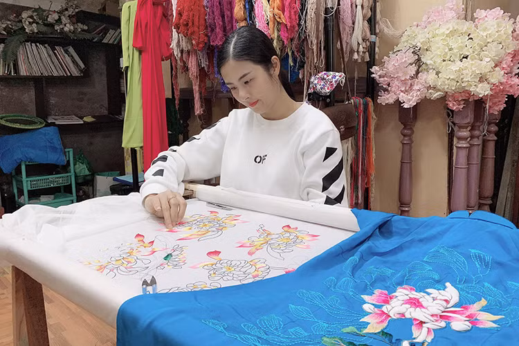 Ngọc Hân hiện mở công ty kinh doanh, trở thành nhà thiết kế thời trang.