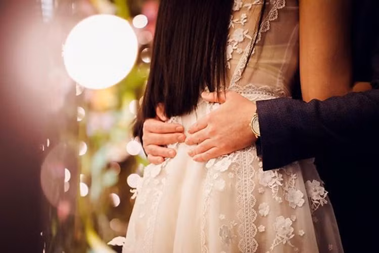 Dịp Valentine năm nay, Ngọc Hân công khai đón ngày lễ bên bạn trai của mình. Tuy nhiên, cô giấu mặt nửa kia của mình.