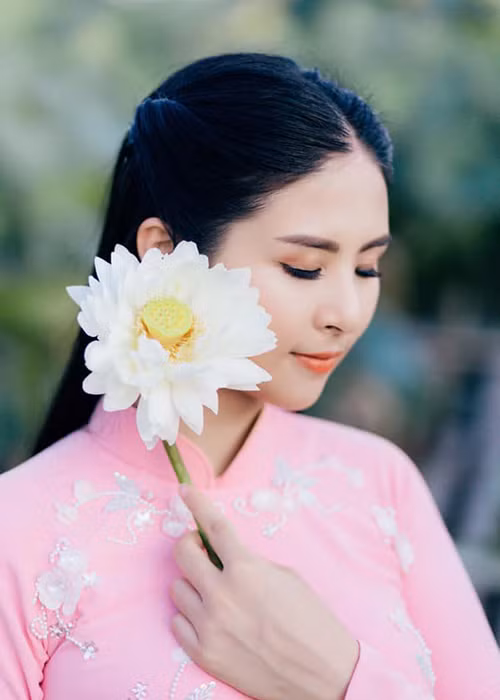 Ở tuổi 30, Ngọc Hân vẫn chưa chịu lên xe hoa.