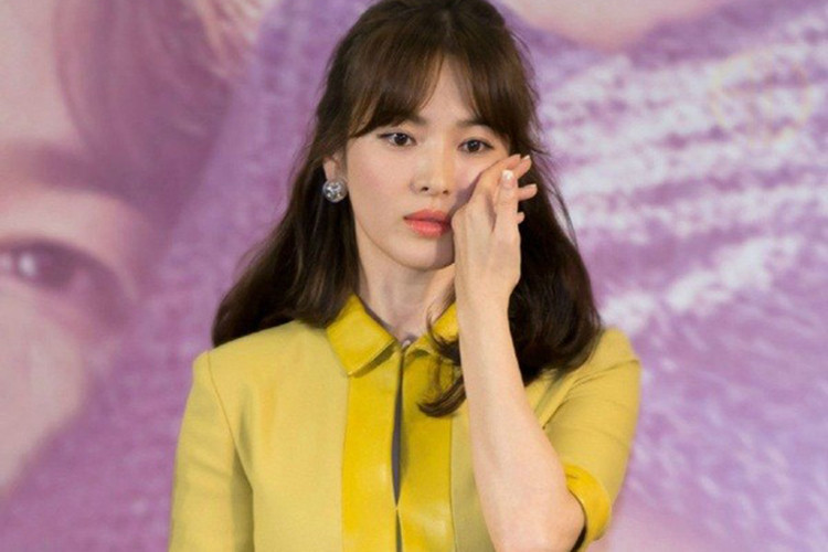 Năm 2012, khi tin đồn được đại gia bao nuôi ảnh hưởng đến danh tiếng và sự nghiệp, Song Hye Kyo mới nhờ đến pháp luật. Ảnh: Weibo