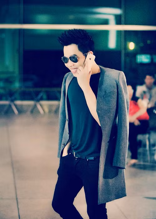 Theo Bưu điện Việt Nam, Khắc Tiệp mê báo chí và yêu đóng phim nên từng ôn thi trường Báo chí và Sân khấu Điện ảnh nhưng hai năm liền đều trượt. Ảnh: Zing