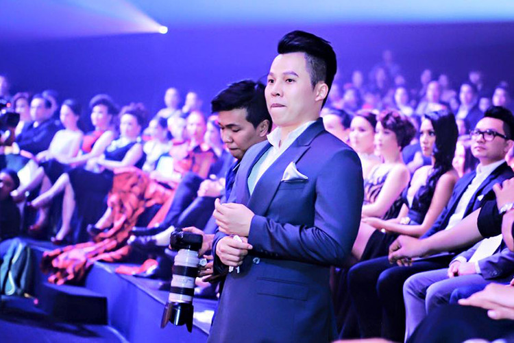 Chương trình “Đêm hội chân dài” của Khắc Tiệp thường vấp phải nhiều chỉ trích, điều tiếng thậm chí bị coi là “chợ tình”. Tuy vậy, Khắc Tiệp vẫn đầu tư chương trình này. Ảnh: Đời sống pháp luật