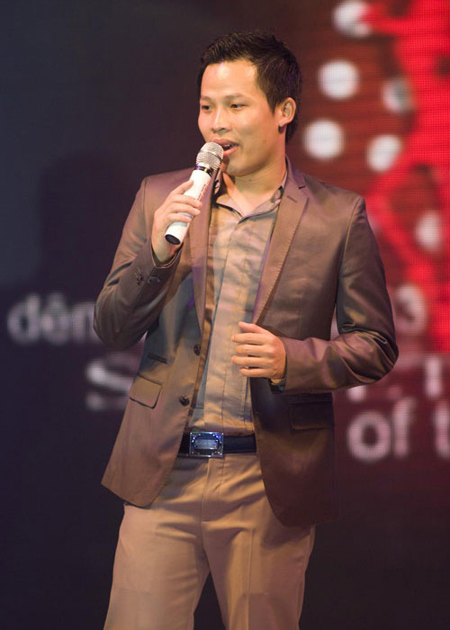 Năm 2007, ông bầu gốc Nam Định mở công ty người mẫu. Ảnh: Đang yêu