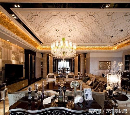 Khu chung cư này nằm ở vị trí đẹp của thành phố Thượng Hải – nơi mà có những người nhiều tiền đã mua được. Nhìn từ ngoài, người ta có thể cảm nhận thấy rõ nét hiện đại trong cách xây dựng.