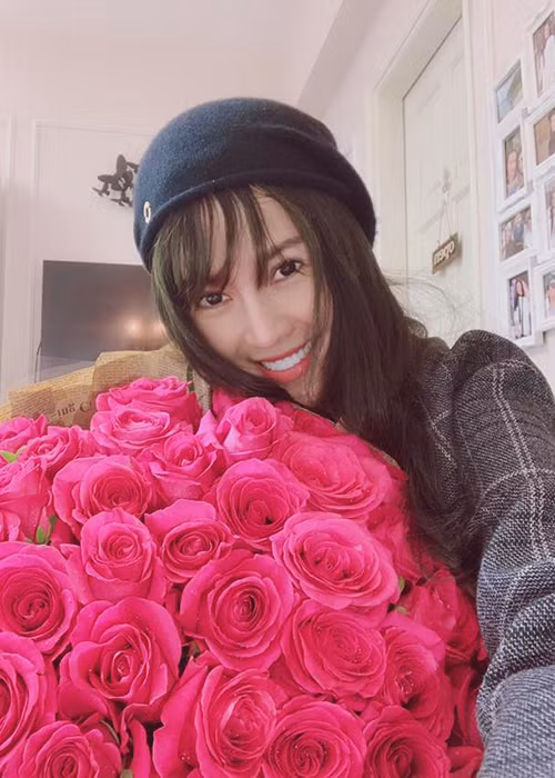 Tình cũ tin đồn của Trường Giang còn viết: "Em yêu anh hơn thế. Nhiều hơn lời em vẫn nói. Để bên anh em đánh đổi tất cả bình yên". Ảnh: FBNV