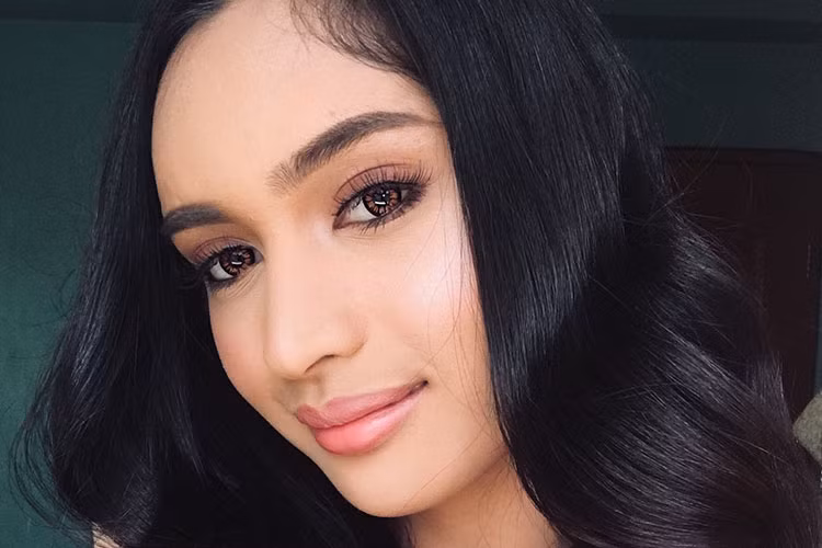 Xét về sắc vóc, Nhật Hà nổi bật trong dàn thí sinh. Tuy nhiên, người đẹp đến từ Việt Nam không nên chủ quan bởi có không ít đối thủ đáng gờm cạnh tranh vương miện Hoa hậu Chuyển giới quốc tế, trong đó đáng chú nhất là đại diện Philippines -Nicole Flores.