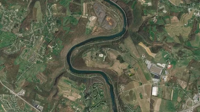 Di chúc để lại cả 1 thị trấn. Năm 1948, kỹ sư John Stawovy đã mua lại toàn bộ thị trấn Reduction tại bang Pennsylvania, bao gồm cả các con đường bên trong thị trấn. Ông đã để lai di chúc là thị trấn này cho 3 người con của mình. Nhưng họ đã quyết định bán thị trấn với giá 1,5 triệu USD (34 tỷ VND) do không muốn quản lý nó.