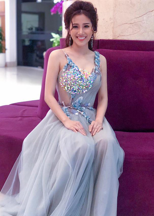 Hình ảnh Tố My diện váy xuyên thấu tại một sự kiện khiến người đối diện khó rời mắt.