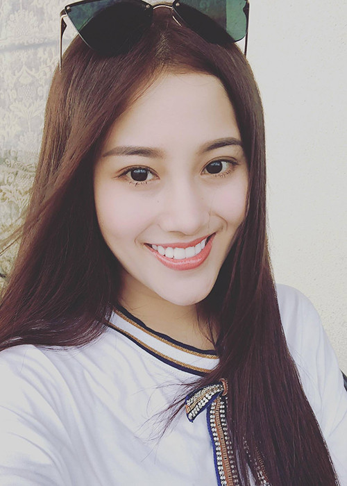 Nữ ca sĩ tự nhận mình là cô gái năng động, cá tính ở đời thường.