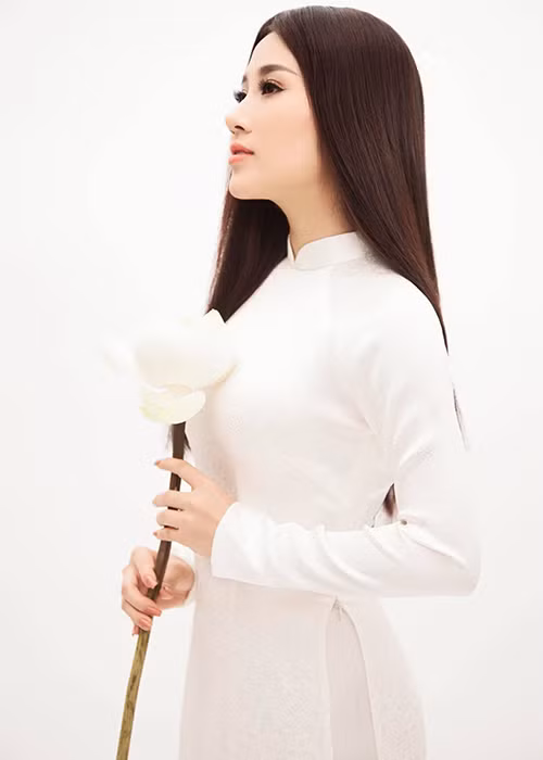 Tố My sinh năm 1991, đến từ Đà Nẵng và là chị gái của Tố Ny - Á quân Giọng hát Việt 2015.