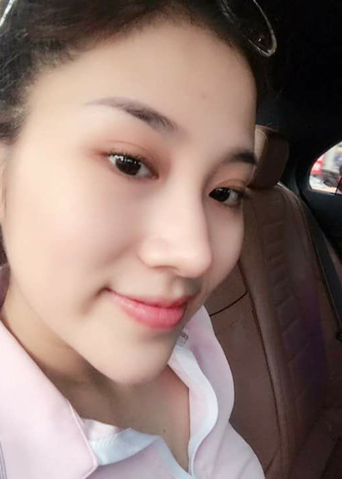 Fan khen ngợi khi Tố My rũ bỏ son phấn, cô vẫn tươi tắn, rạng ngời.