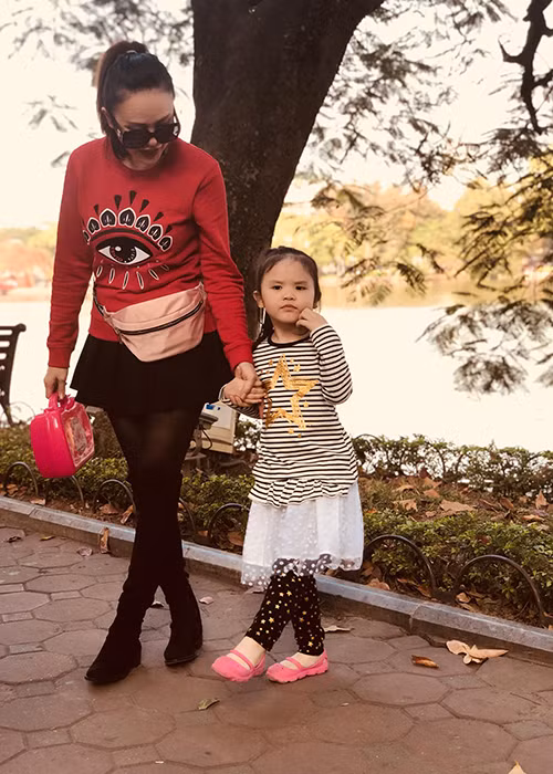 Nữ diễn viên đang có tổ ấm hạnh phúc bên chồng con.