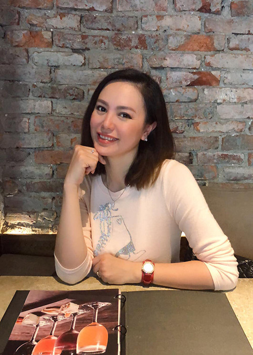 Ngoài đời, Ngọc Crystal Eyes đã lập gia đình.