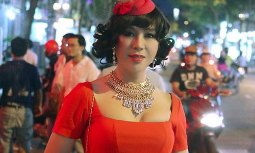 “Ong bo 4 con” Long Nhat phau thuat chuyen gioi hay lai chieu PR?-Hinh-2