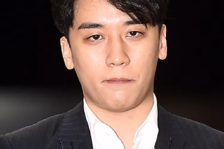 Về cáo buộc Seungri môi giới mại dâm cho các nhà đầu tư, cảnh sát cho biết họ không có đủ bằng chứng để buộc tội cựu ca sĩ. Theo thông tin, 2 phụ nữ vướng nghi án bán dâm đều khai Seungri có mặt ở đó nhưng không gạ gẫm mua bán dâm. Ảnh: Allkpop
