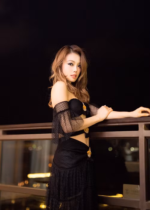 Nữ diva số 1 Hong Kong còn có trong tay nhiều giải thưởng âm nhạc tại quê nhà.