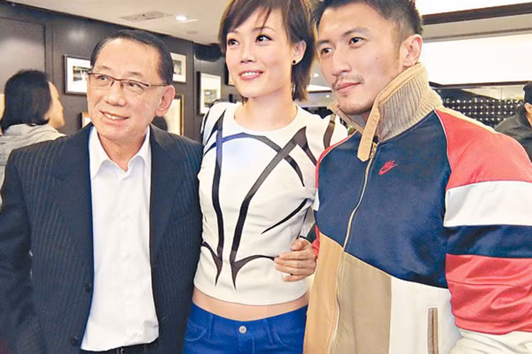 Dương Thụ Thành rất yêu quý Dung Tổ Nhi, thậm chí coi cô như con ruột.