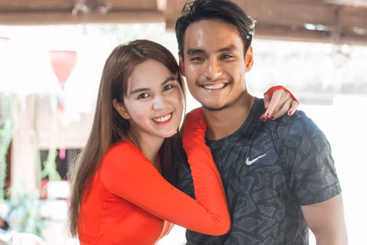 Khi đóng "Vu quy đại náo" và "Giả mã NT56", Ngọc Trinh đang hẹn hò. Bạn trai hiện tại của cô là một doanh nhân lớn tuổi giấu mặt. Ảnh: Saostar