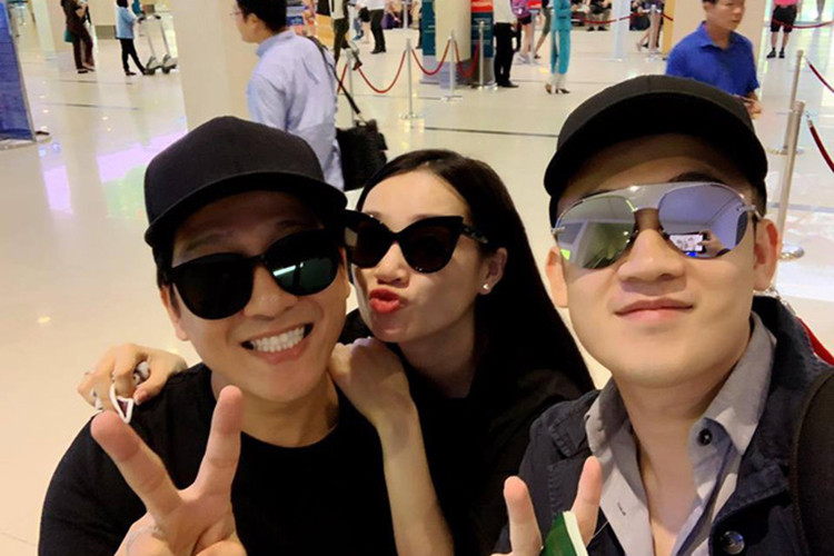 Sau khi kết hôn, Trường Giang và Nhã Phương vẫn chăm diện đồ đôi giống như khi còn hẹn hò.