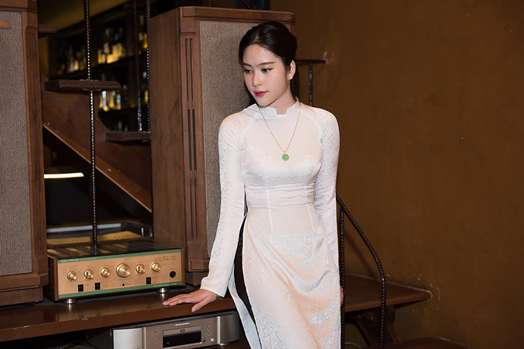 “Thuộc về gia đình” có nội dung về cảm xúc của người con gái dành cho người mẹ ruột của mình.