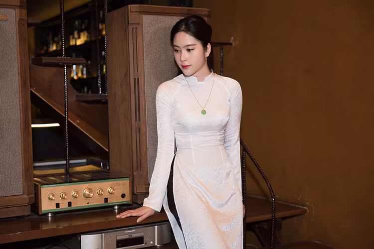 “Thuộc về gia đình” có nội dung về cảm xúc của người con gái dành cho người mẹ ruột của mình.