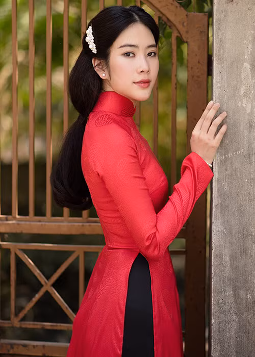 Không ít cư dân mạng tin rằng người đẹp sinh năm 1996 cuối cùng tìm được bến đỗ của mình.