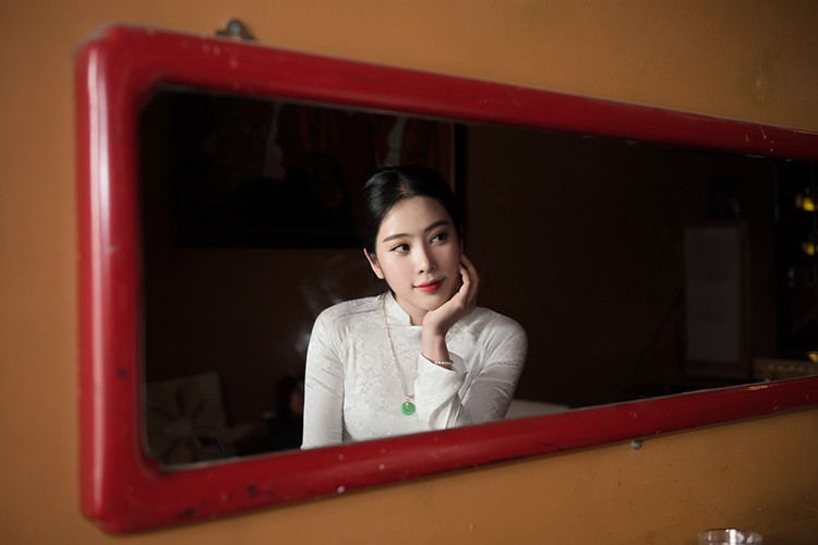 Nam Em cũng thực hiện phần MV bài hát cho bộ phim “Thuộc về gia đình”.