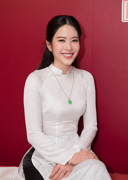 Sau nhiều đồn đoán, người đẹp đến từ Tiền Giang tham gia ghi hình một talkshow.