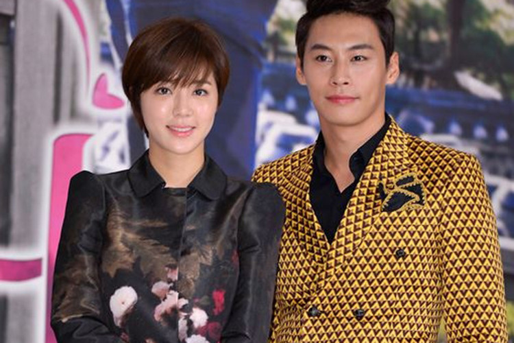 Sau mối tình thanh xuân với Seven, Park Han Byul hẹn hò bạn trai kém 2 tuổi Jung Eun Woo. Tuy nhiên, sau 7 tháng công khai chuyện tình cảm, cô thừa nhận đã chia tay. Ảnh: Allkpop