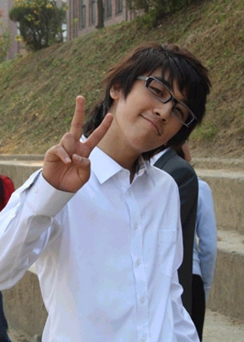 Năm 16 tuổi, Seungri chính thức ra mắt trong vai trò ca sĩ. Ảnh: Twitter