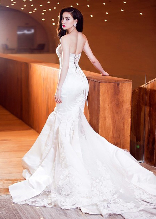 Hà Hồ hóa cô dâu gợi cảm, ít mỹ nhân bì kịp. Ảnh: Đời sống pháp luật