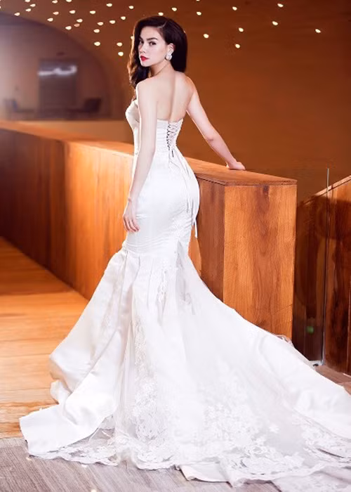 Hà Hồ hóa cô dâu gợi cảm, ít mỹ nhân bì kịp. Ảnh: Đời sống pháp luật