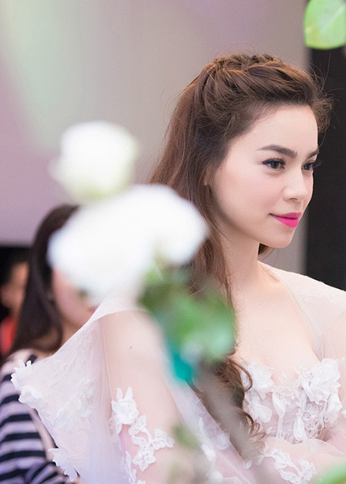 Trước khi chụp ảnh cưới với Kim Lý, Hồ Ngọc Hà không ít lần hóa cô dâu. Ảnh: Mask online