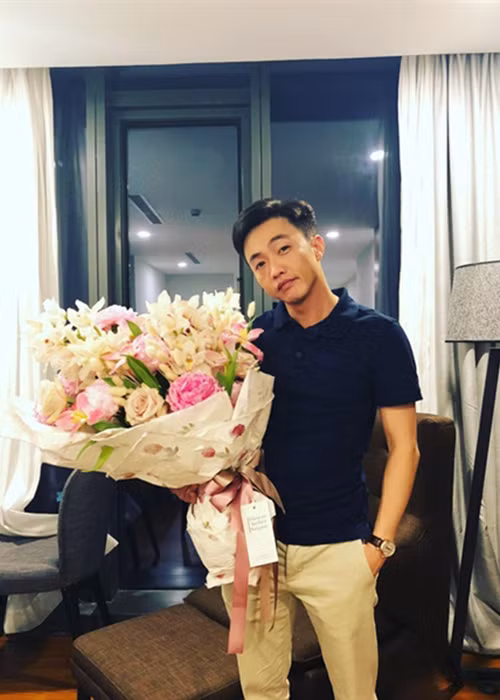 Chồng cũ của Hồ Ngọc Hà ngày càng trẻ trung khi có Đàm Thu Trang bên cạnh.