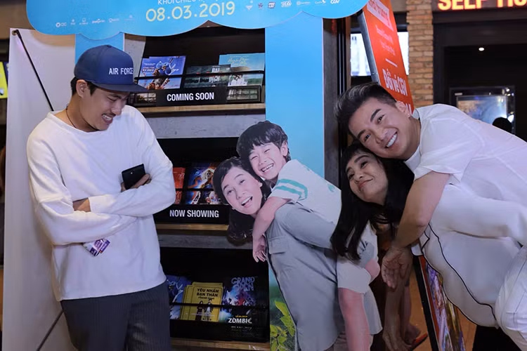 Bộ phim mới của Cát Phượng và Kiều Minh Tuấn đã lùi lịch chiếu bởi scandal của cặp đôi với An Nguy bắt đầu xảy ra vào tháng 9/2018.