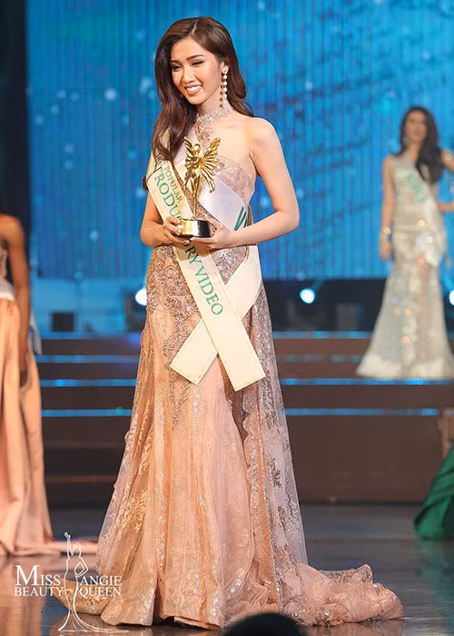 Ngoài top 6, đại diện Việt Nam còn giành giải phụ Thí sinh có video giới thiệu gây chú ý nhất.