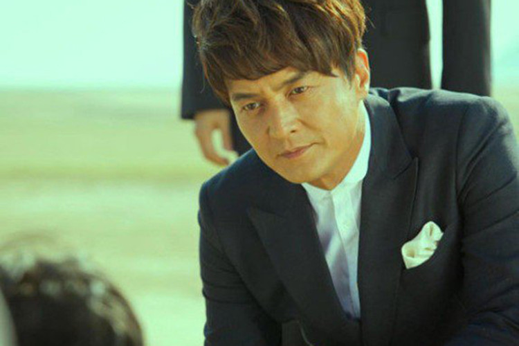 Jo Min Ki phủ nhận lời tố cáo của nữ sinh viên. Tuy nhiên, sau đó có đến 20 sinh viên, đồng nghiệp, đàn em Jo Min Ki lần lượt lên tiếng tố bị ông sàm sỡ, cưỡng bức. Sau cùng, nam diễn viên viết thư tay xin lỗi các nạn nhân. Ảnh: Hoa học trò