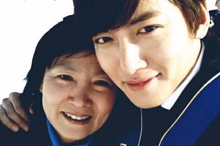 Nam diễn viên từng bỏ nhà đi vì không được mẹ ủng hộ thi vào trường sân khấu điện ảnh. Ảnh: Fanpage