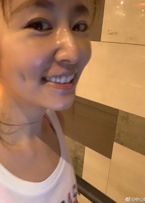 Trước nghi vấn mang thai lần 2, Lâm Tâm Như vừa chia sẻ loạt ảnh tập luyện rất tích cực đến đổ mồ hôi, gián tiếp phủ nhận tin đồn.